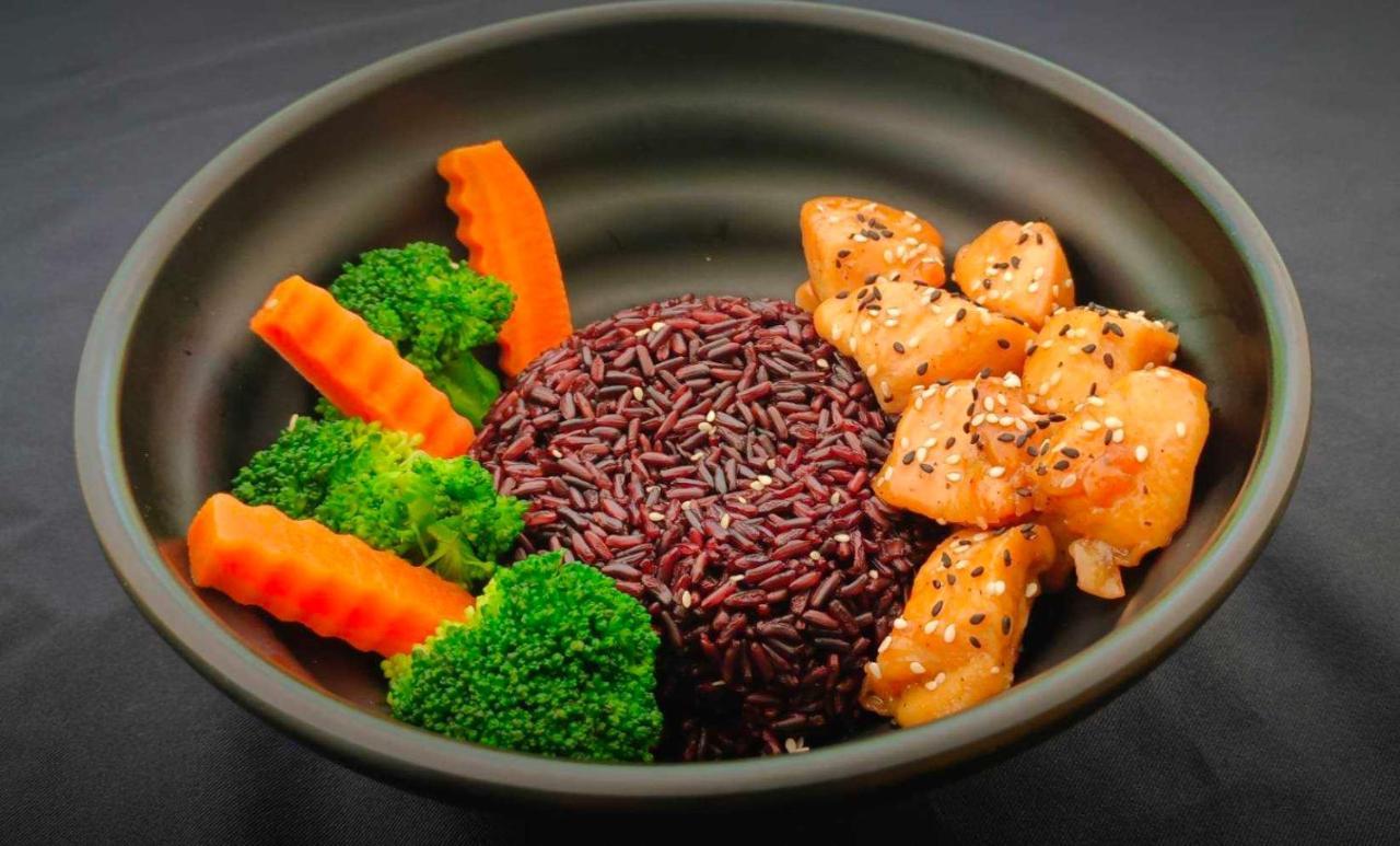 Le Resort&Villas - SHA Extra Plus Rawai Exterior foto Black rice with salmon