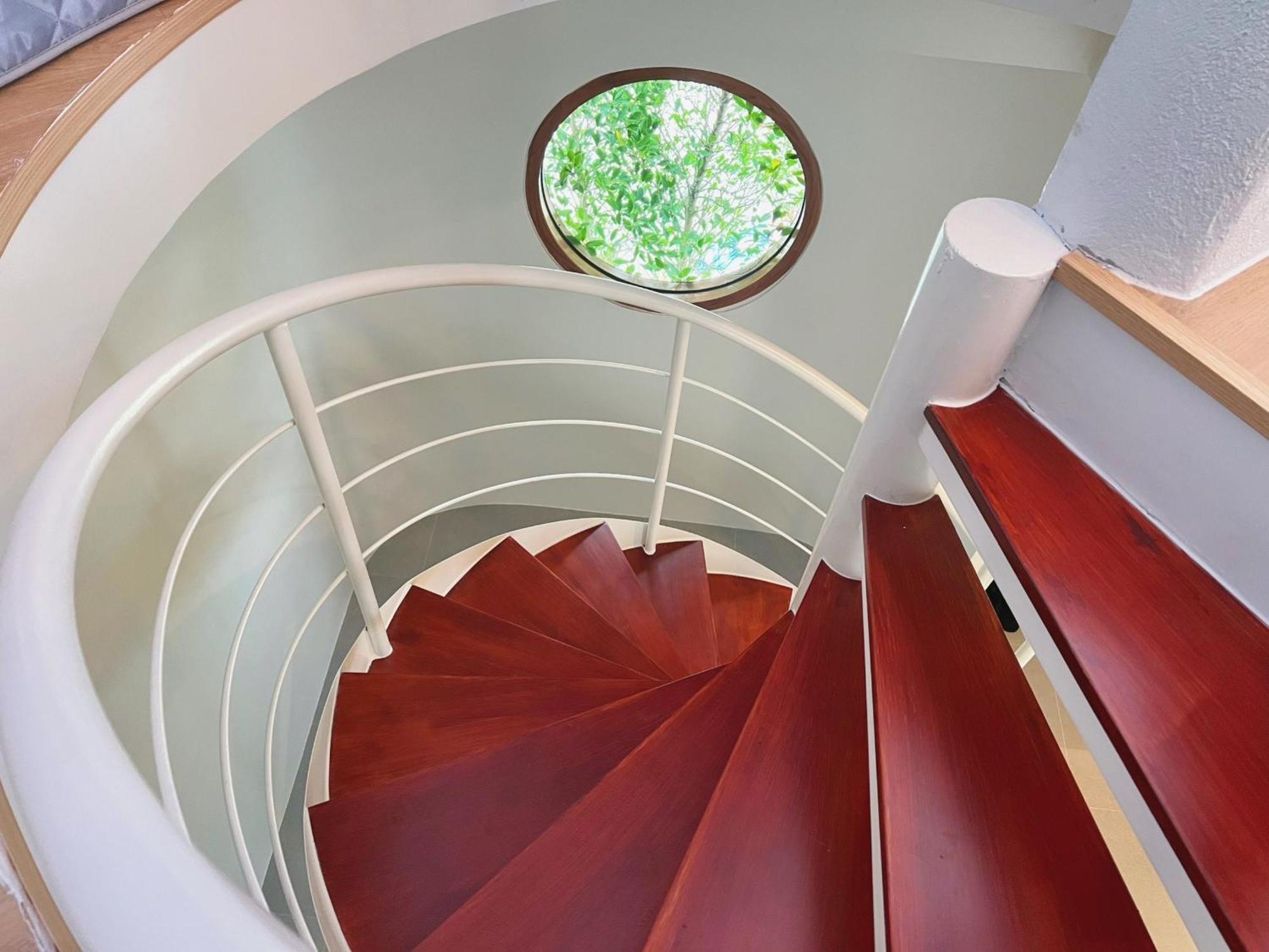Le Resort&Villas - SHA Extra Plus Rawai Exterior foto Spiral staircase