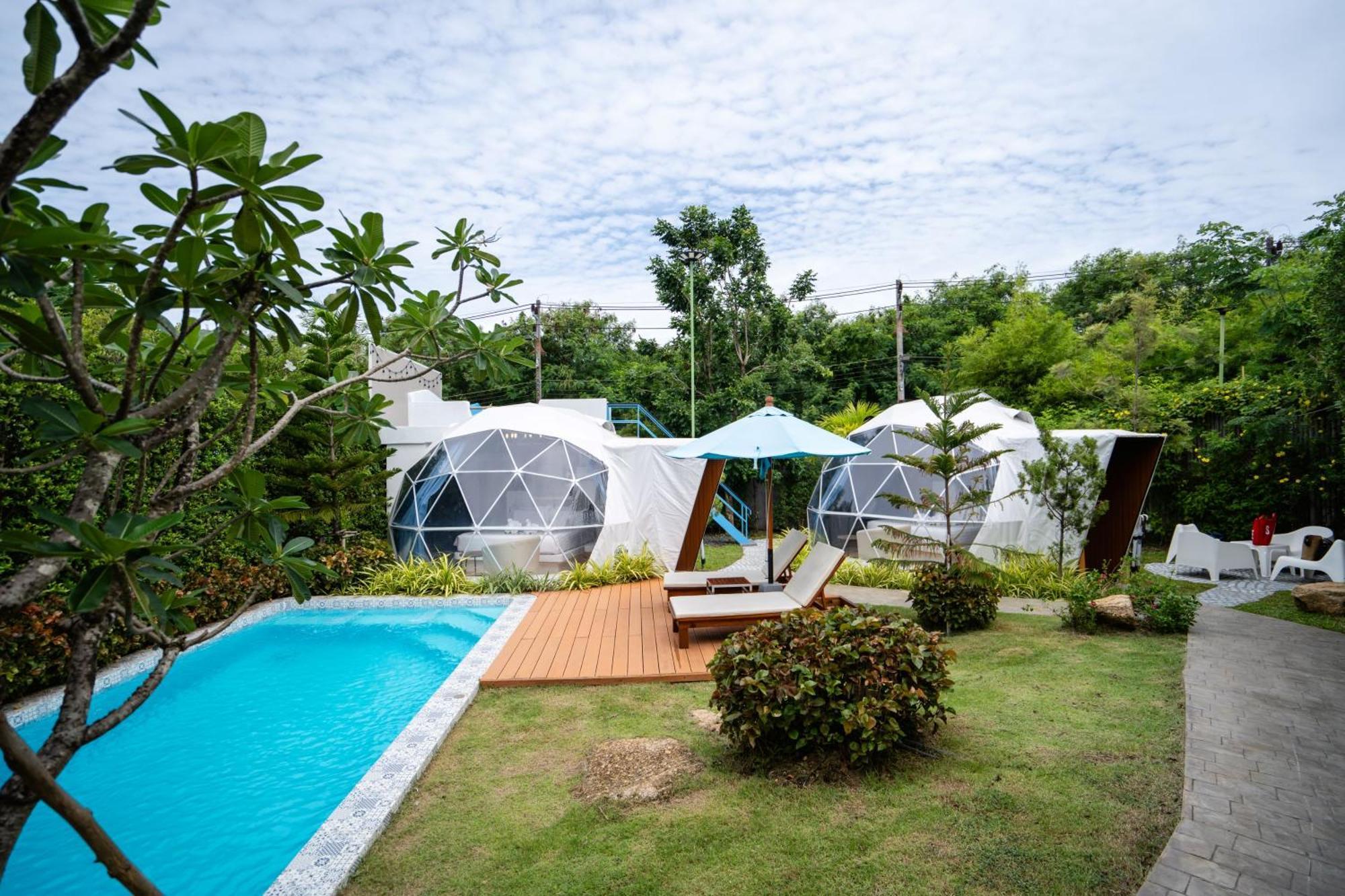 Le Resort&Villas - SHA Extra Plus Rawai Exterior foto The resort's pool and dome bungalows